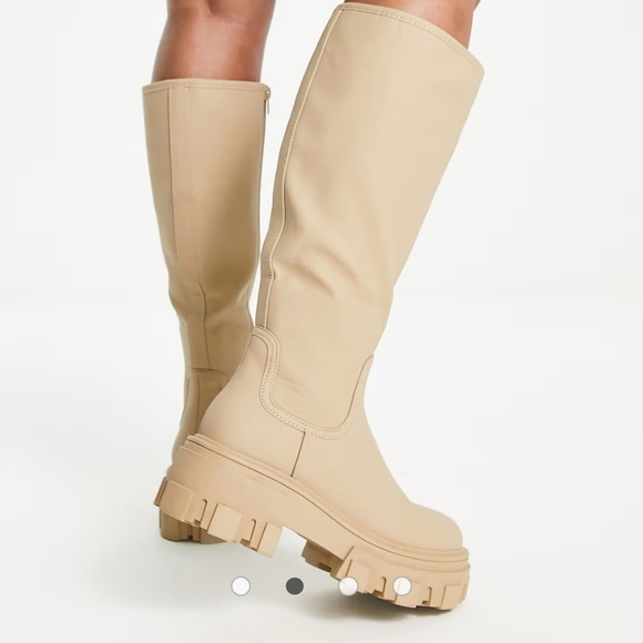 ASOS DESIGN Wide Fit Carla chunky flatknee boots in cappuccino. Size US 6 - Picture 3 of 15